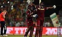 Carlos Brathwaite (R) and Marlon Samuels (C)