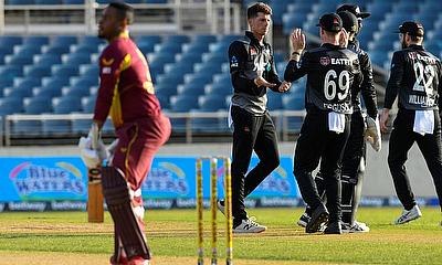 Mitchell Santner (2nd L) of New Zealand celebrates