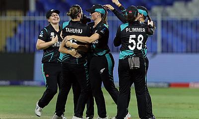 New Zealand's Lea Tahuhu celebrates with teammates