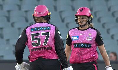 Perry's Half-Century Sparks Sixers' Win in WBBL|10 Match 15