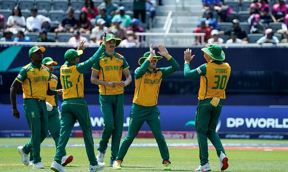 South Africa celebrate during the first innings